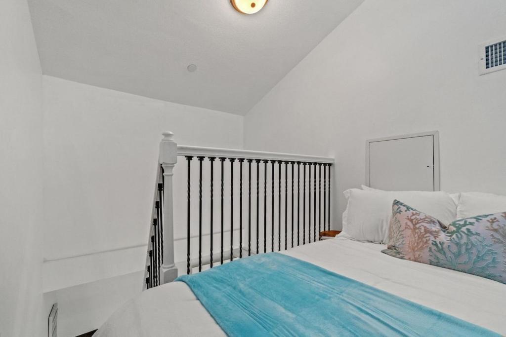Newly Remodeled Beachfront Townhome - Sleeps 14 Panama City Beach Exteriör bild